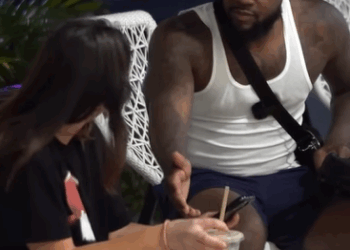 T2510017 Blind man prank part2