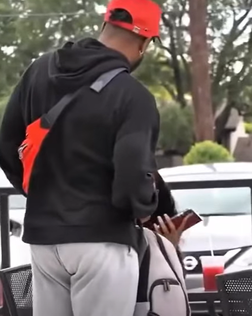 T2510011 Cucumber prank part2